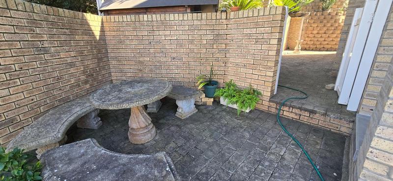 6 Bedroom Property for Sale in Outeniqua Strand Western Cape